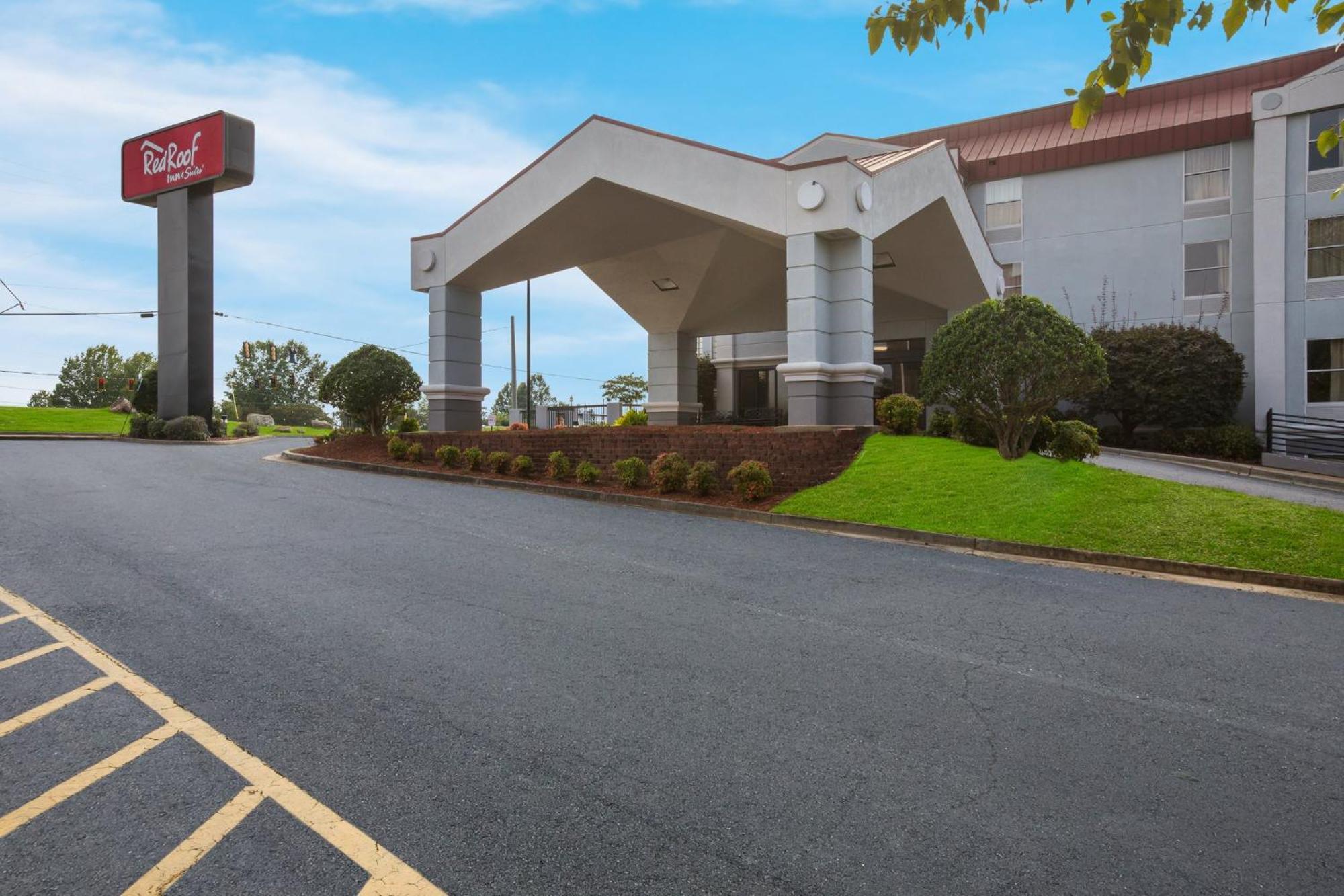 Red Roof Inn & Suites Newnan Exterior photo