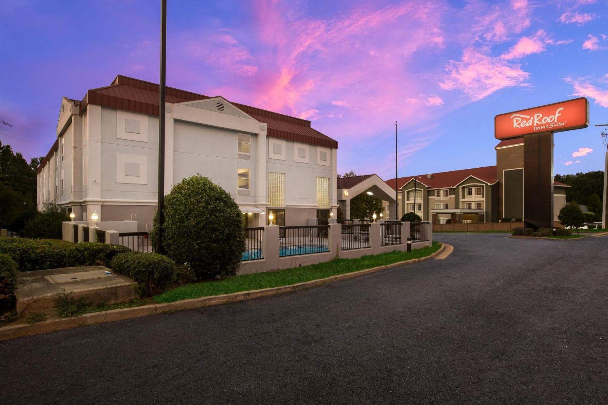 Red Roof Inn & Suites Newnan Exterior photo